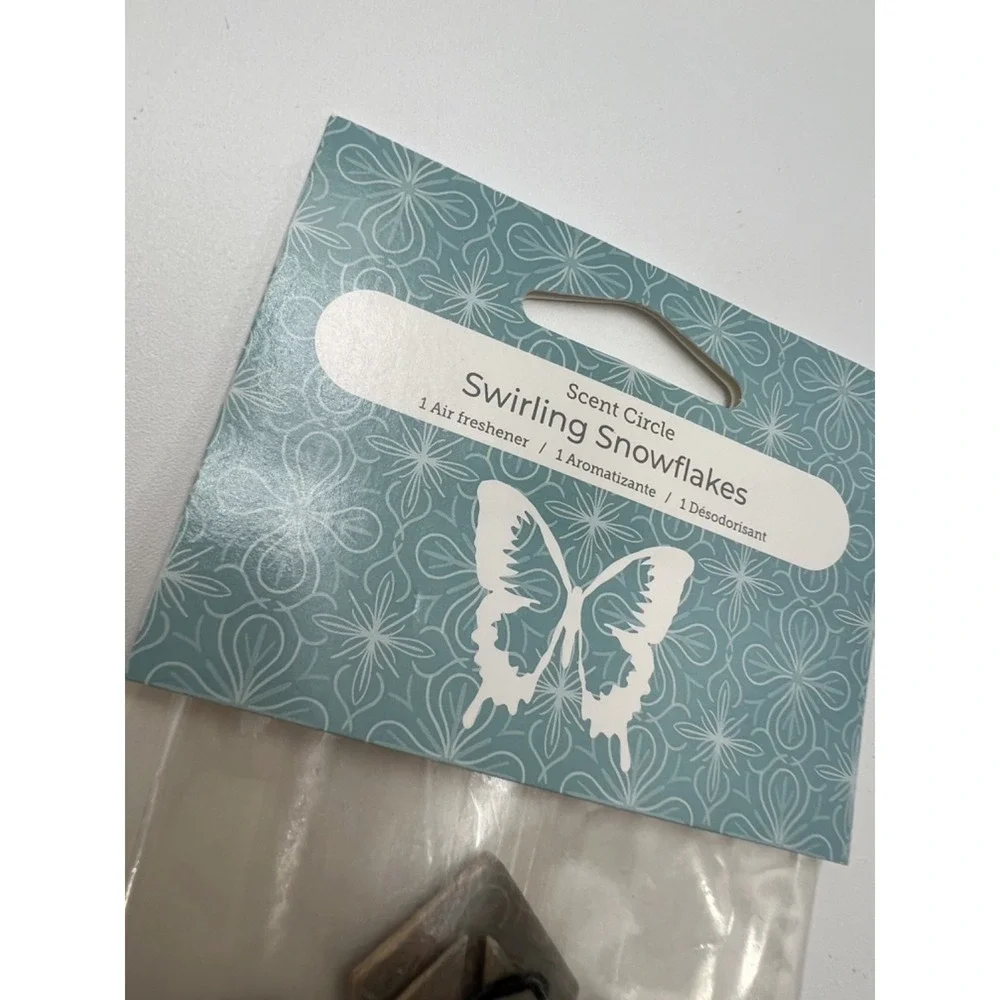 NEW Scentsy Swirling Snowflakes‎ Scent Circle RETIRED